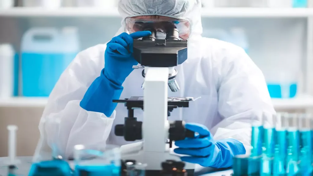 Bioquimico no microscópio